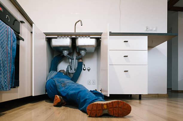 Professional Emergency Plumber technician working in Elkhart, IN